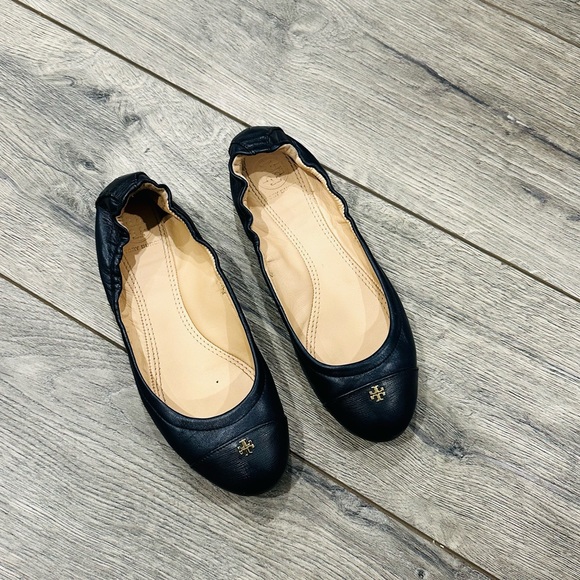 • Tory Burch • York Cap Toe Ballet Flats Leather Navy Blue 6.5 Women’s Logo Gold - Picture 2 of 6